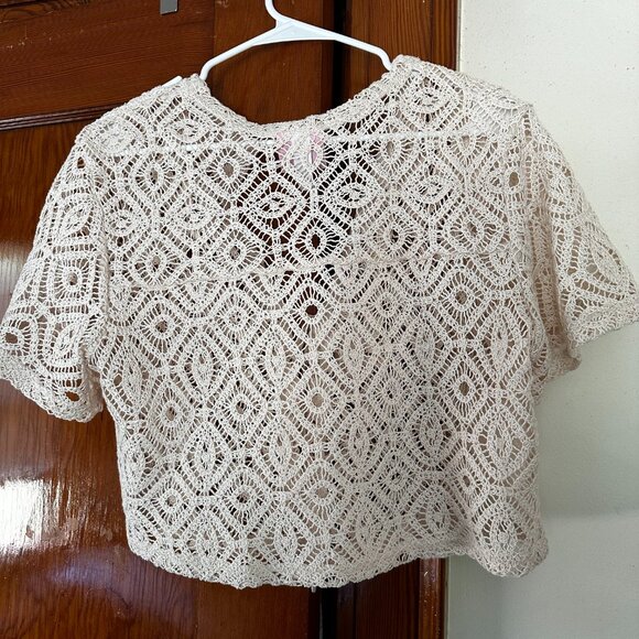 Chic Cream Lace Crop Top - Picture 4 of 5